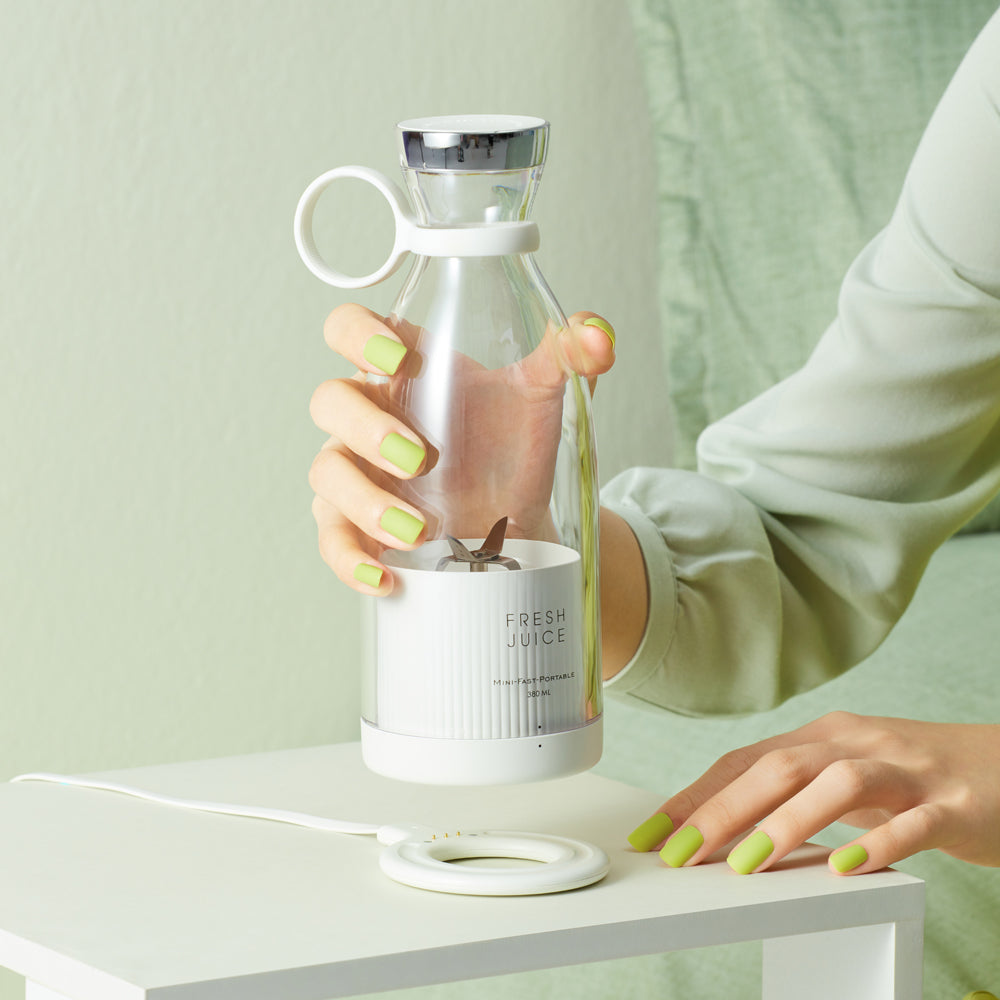 Mini Portable Electric Juicer – USB Rechargeable 350ml (view 2)